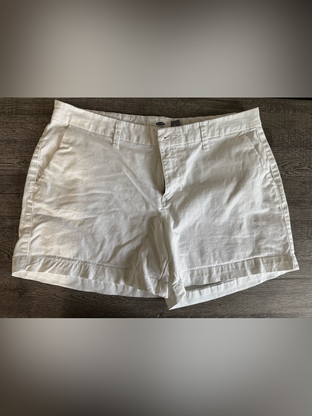 Old Navy Mid-Rise Everyday Twill Shorts White Size 8